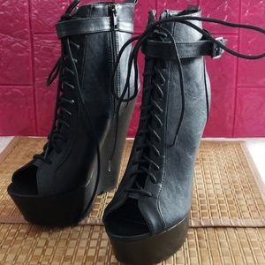 ZIGi SOHO platform bootie with front cut out lace